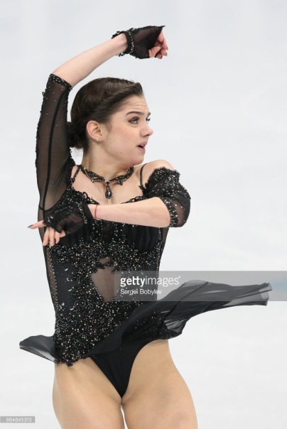 Evgenia Armanovna Medvedeva la photo clignote entre les jambes 26