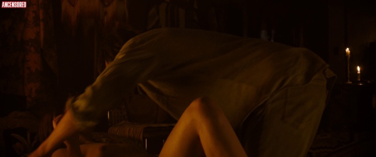 Hannah Murray la photo clignote entre les jambes