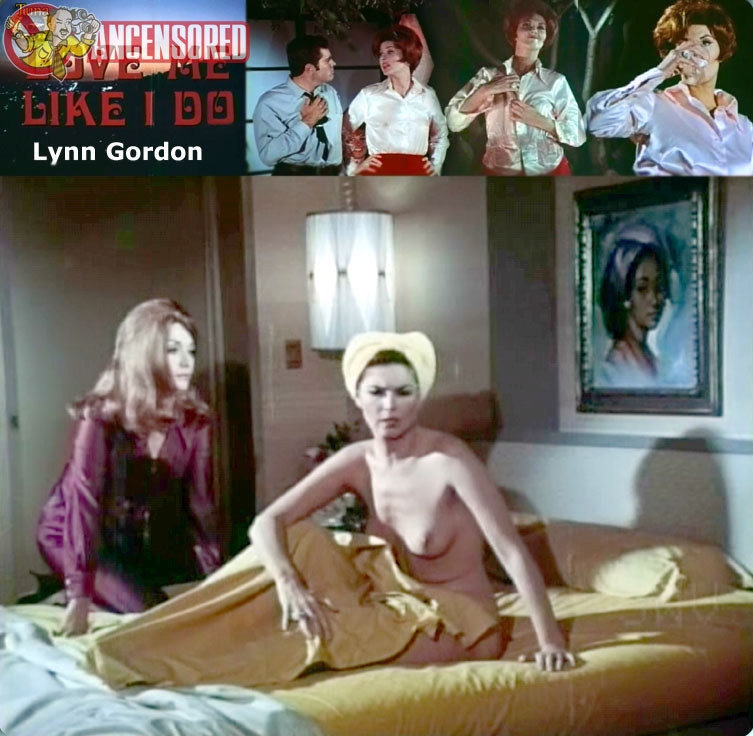 Lynn Gordon les seins sont visibles