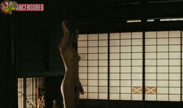 Naoko Watanabe les fesses sont visibles 67